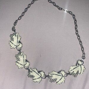 Chic Silver Leaf Necklace